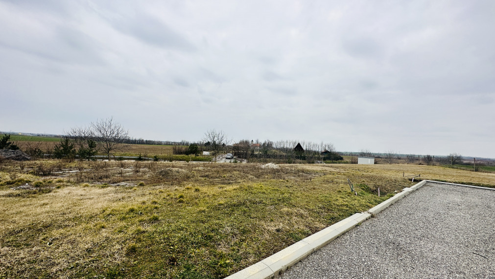 POZEMOK NA PREDAJ RADAVA