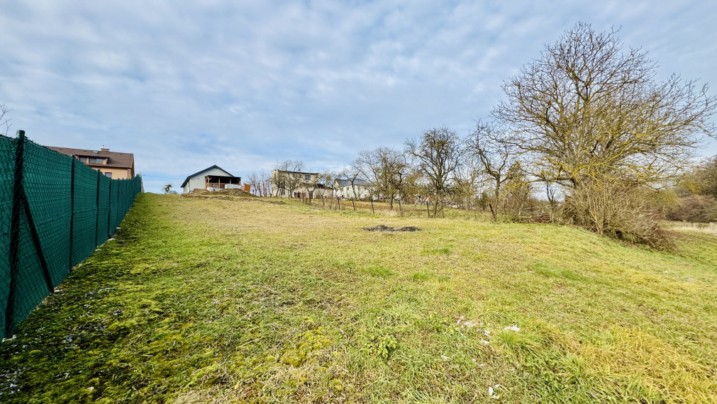 Stavebný pozemok v obci Chrastné