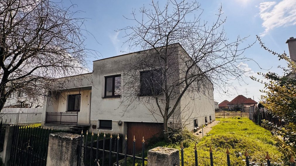 RODINNÝ DOM V KÚPEĽNOM MESTE NESVADY