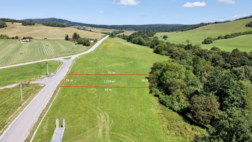 Pozemok v obci Becherov