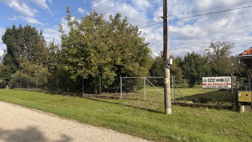 Pozemok 1055 m² – obec Lok