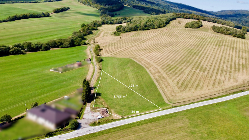 Pozemok v obci Becherov