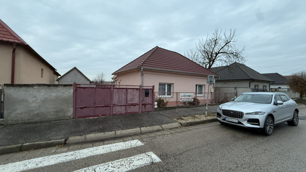 NA PREDAJ RODINNÝ DOM ÚĽANY NAD ŽITAVOU