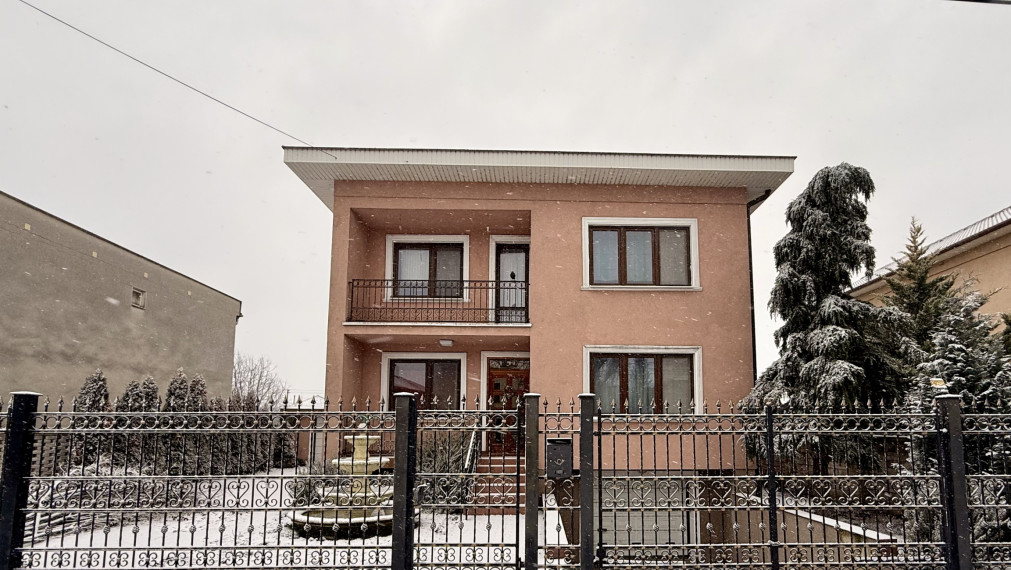 RODINNÝ DOM PO KOMPLETNEJ REKONŠTRUKCII DVORY NAD ŽITAVOU