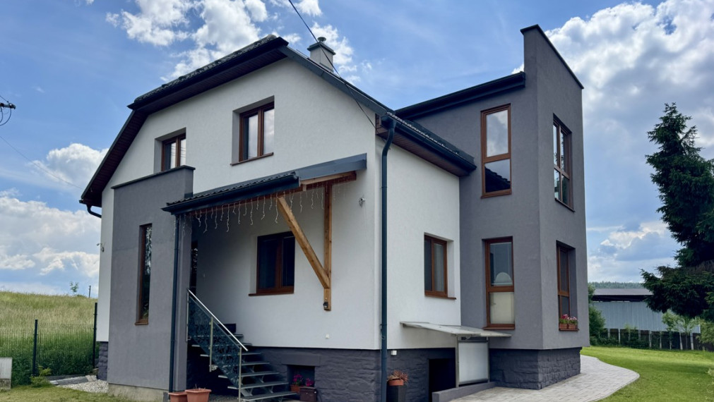Veľký rodinný dom na rozsiahlom pozemku v obci Zborov okr. Bardejov