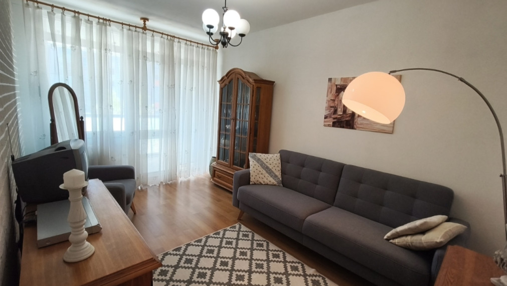 Elegantný 2-izbový byt s lodžiou v Nových Zámkoch – 61 m²