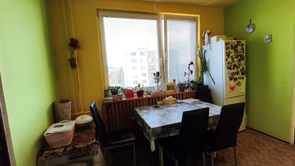 Exkluzívne na predaj 3-izbový byt s balkónom v meste Štúrovo.