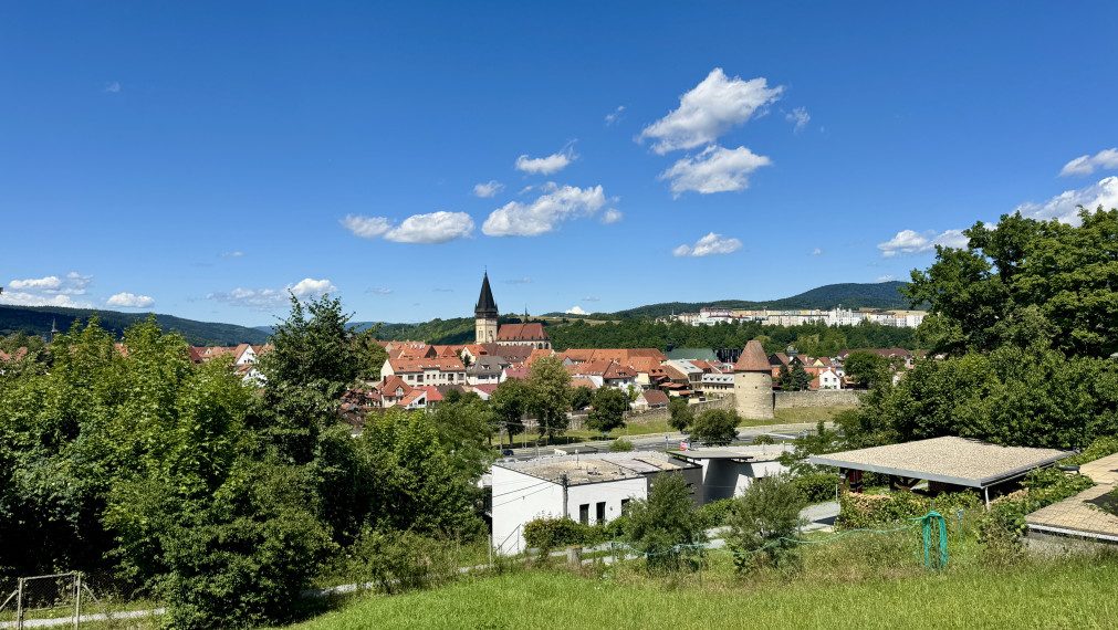 Na predaj slnečný pozemok s krásnym výhľadom na historické centrum Bardejova