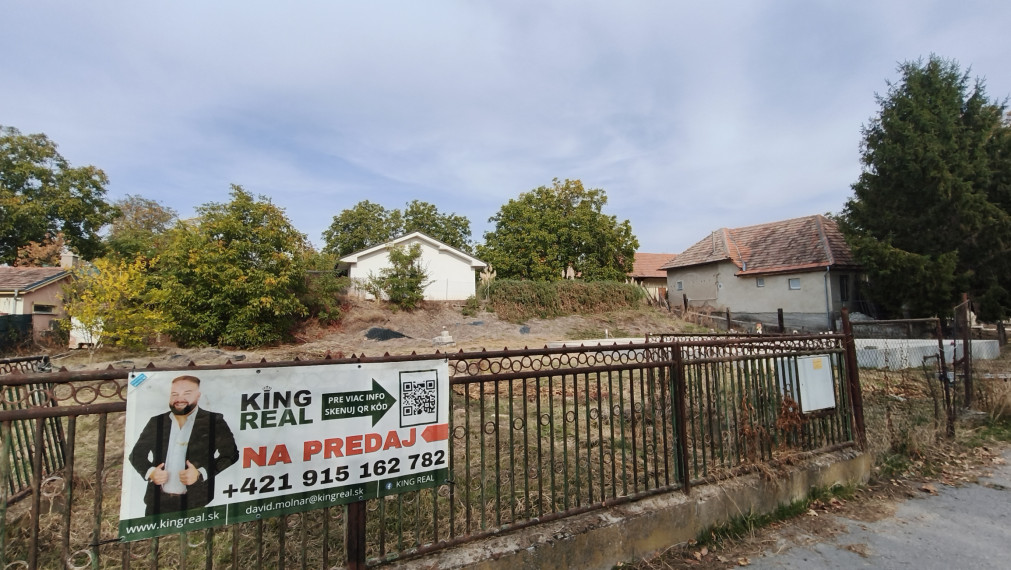 Pozemok 976 m² v Nitrianskom Hrádku so stavebným povolením