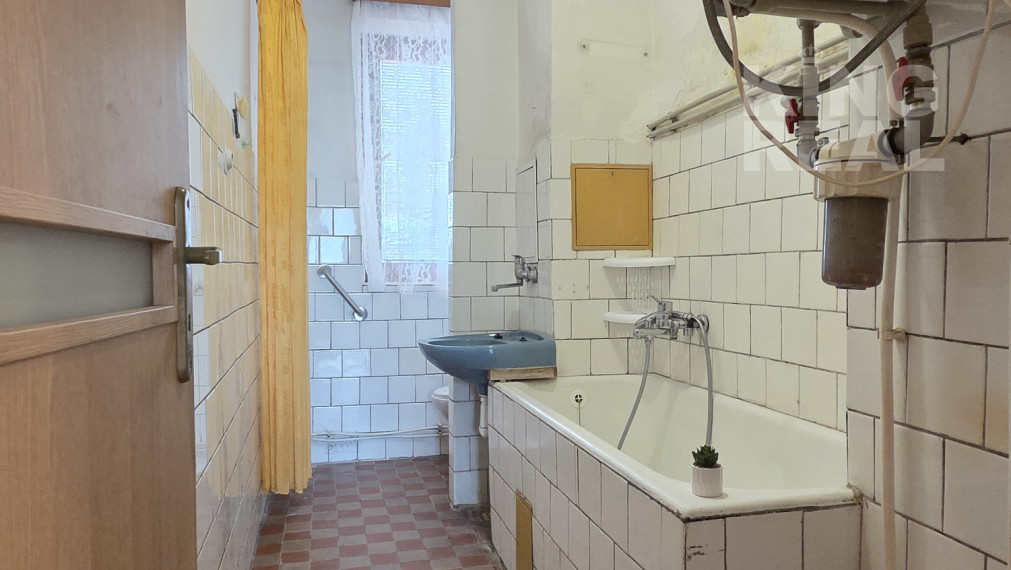 NA PREDAJ - Tehlový 3-izbový byt so ZÁHRADKOU a SÚKROMNÝM DVOROM v širšom CENTRE Prešova!