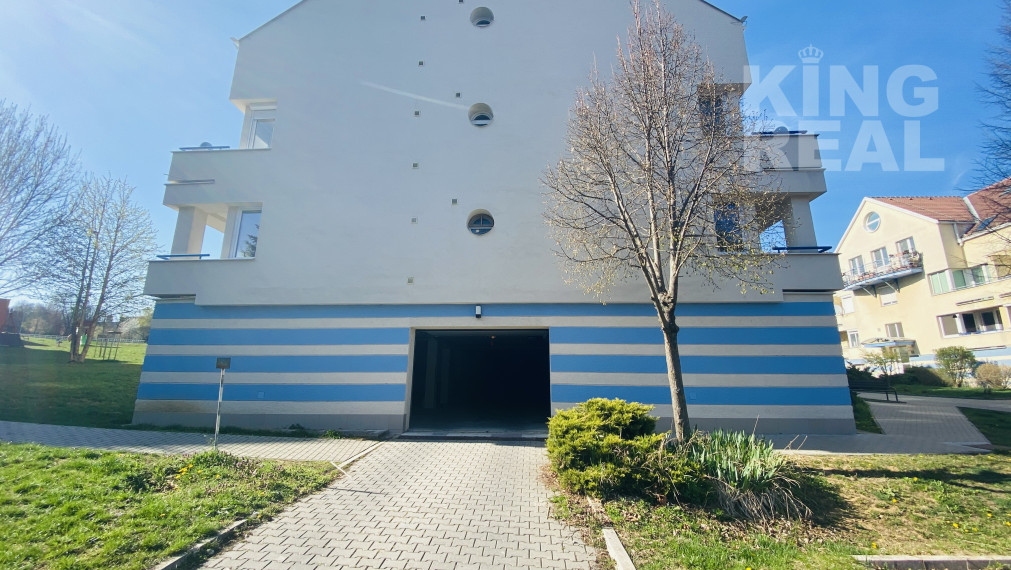 PREDAJ / PRENÁJOM GARÁŽOVÉ STÁTIE V BYTOVOM DOME NITRA ČERMÁŇ