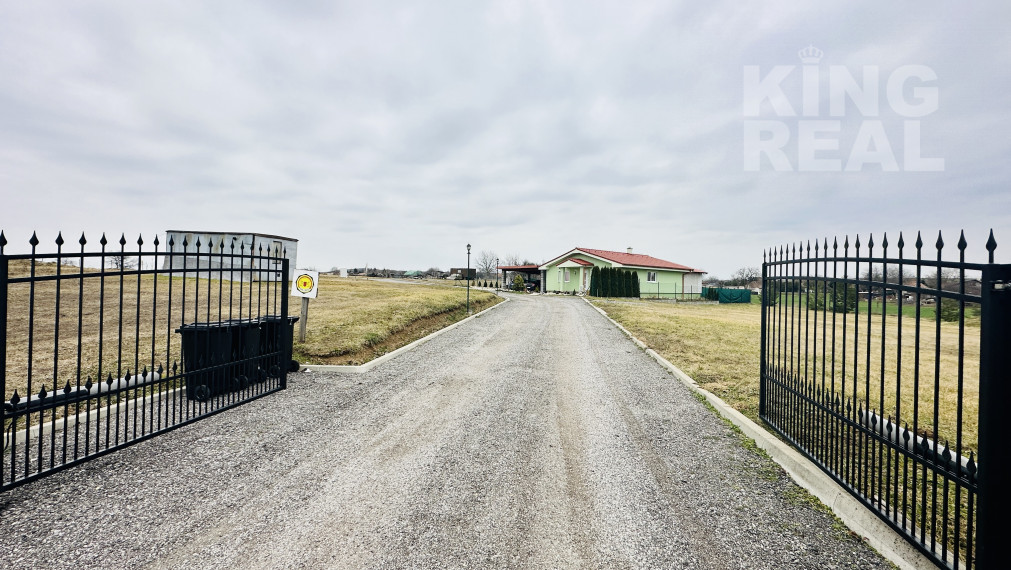 SLNEČNÝ STAVEBNÝ POZEMOK RADAVA