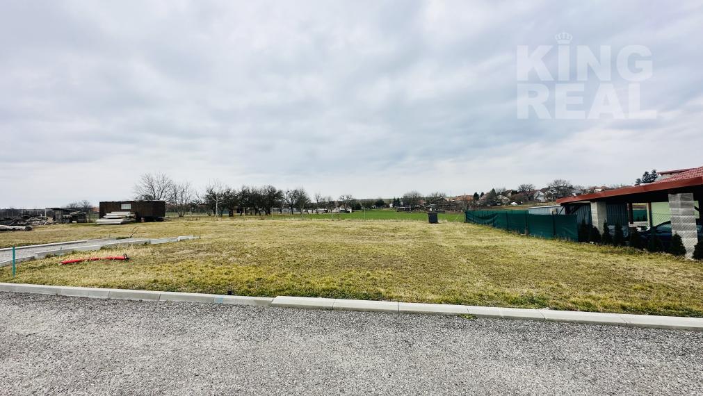 SLNEČNÝ STAVEBNÝ POZEMOK RADAVA