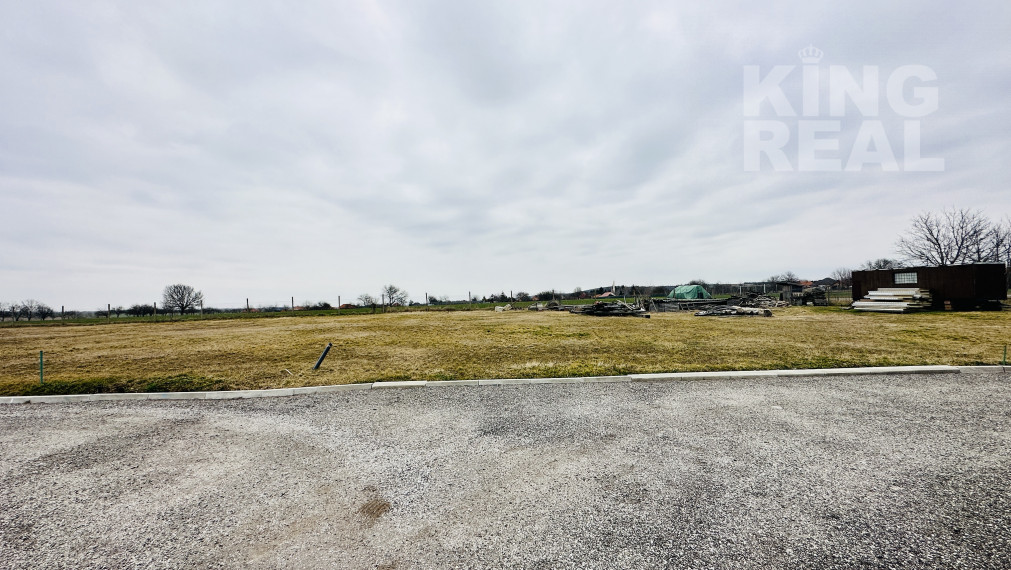 SLNEČNÝ STAVEBNÝ POZEMOK RADAVA