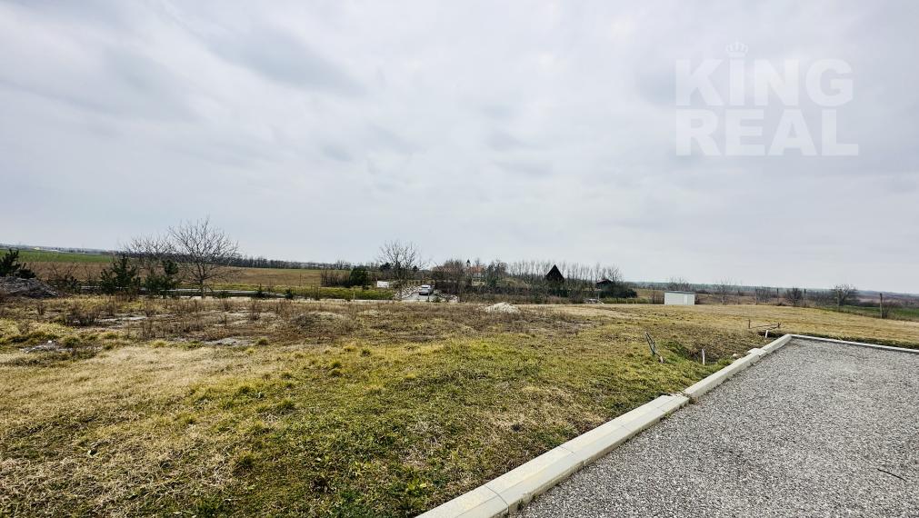 SLNEČNÝ STAVEBNÝ POZEMOK RADAVA