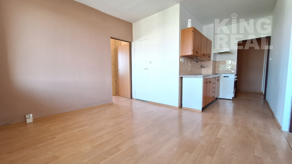 REZERVOVANÉ: Na predaj veľký 2 izbový byt 61m2 + balkón 4m2 v Prešove – Sídlisko III.