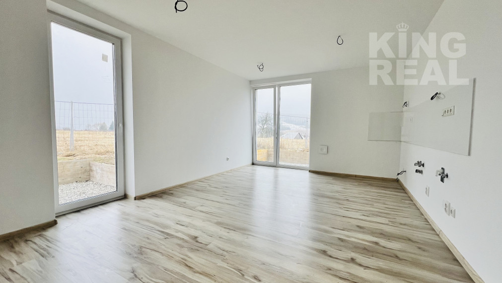 REZERVOVANÝ - 2 izbový byt na prízemí s vlastnou terasou v obci Beloveža