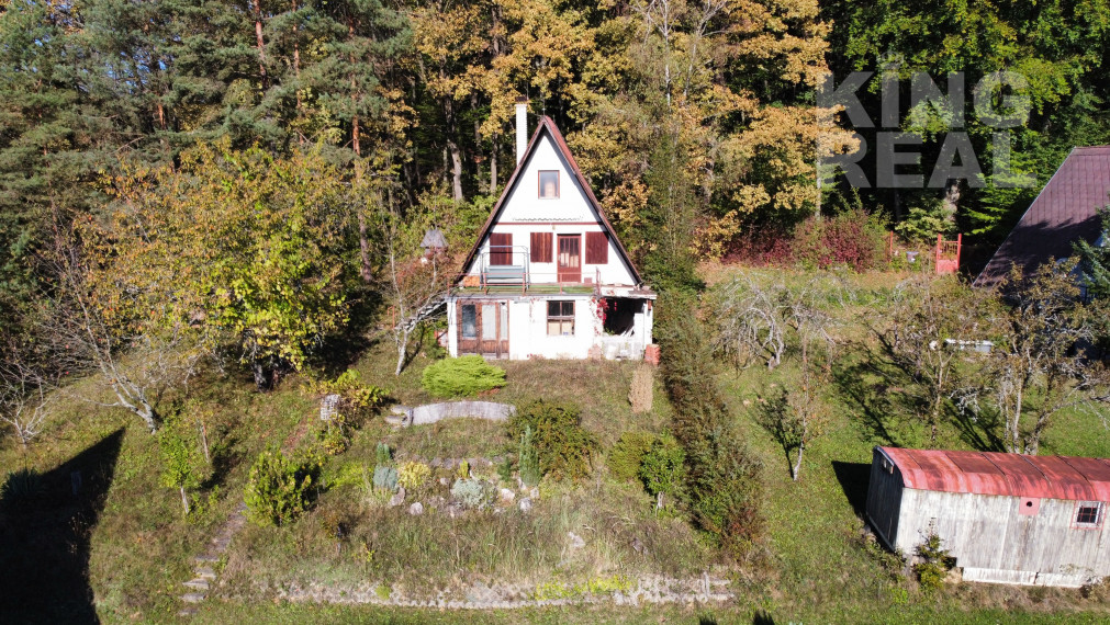 REZERVOVANÉ: NA PREDAJ MUROVANÁ CHATA  S POZEMKOM 677m2 - BREŽANY - PREŠOV