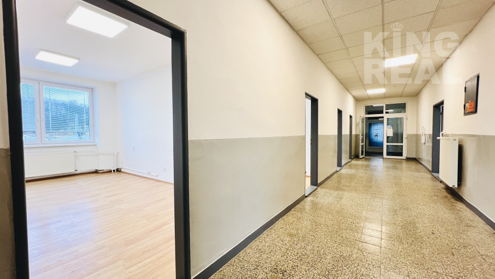 Kancelária na prenájom s parkovacím miestom,  ul.Štefánikova, Bardejov