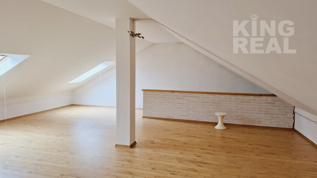 POZEMOK S KOMERČNOU BUDOVOU V CENTRE MESTA PEZINOK NA PREDAJ