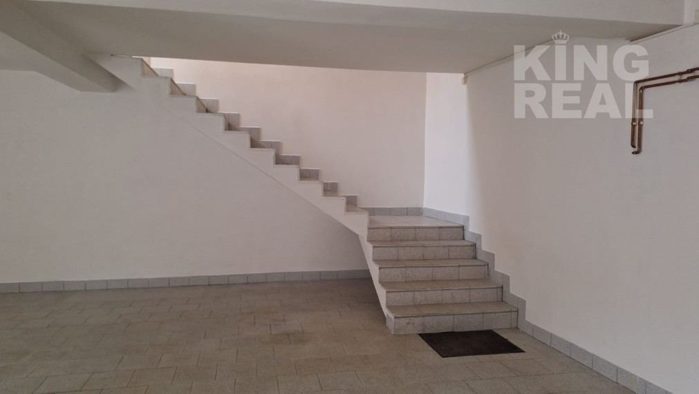 POZEMOK S KOMERČNOU BUDOVOU V CENTRE MESTA PEZINOK NA PREDAJ