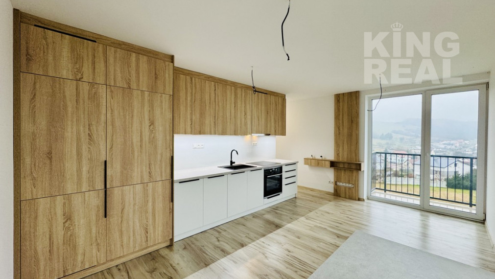 1,5 izbový zariadený byt s balkónom a výťahom v obci Beloveža