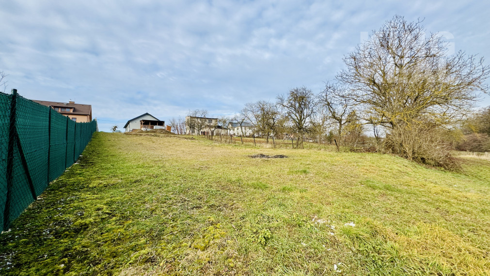 Stavebný pozemok v obci Chrastné