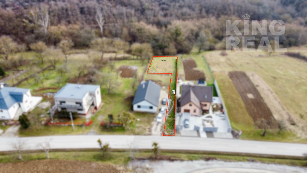 Stavebný pozemok v obci Chrastné