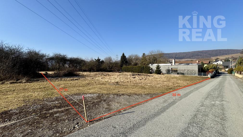 Stavebný pozemok Kanaš s asfaltovou cestou na predaj.