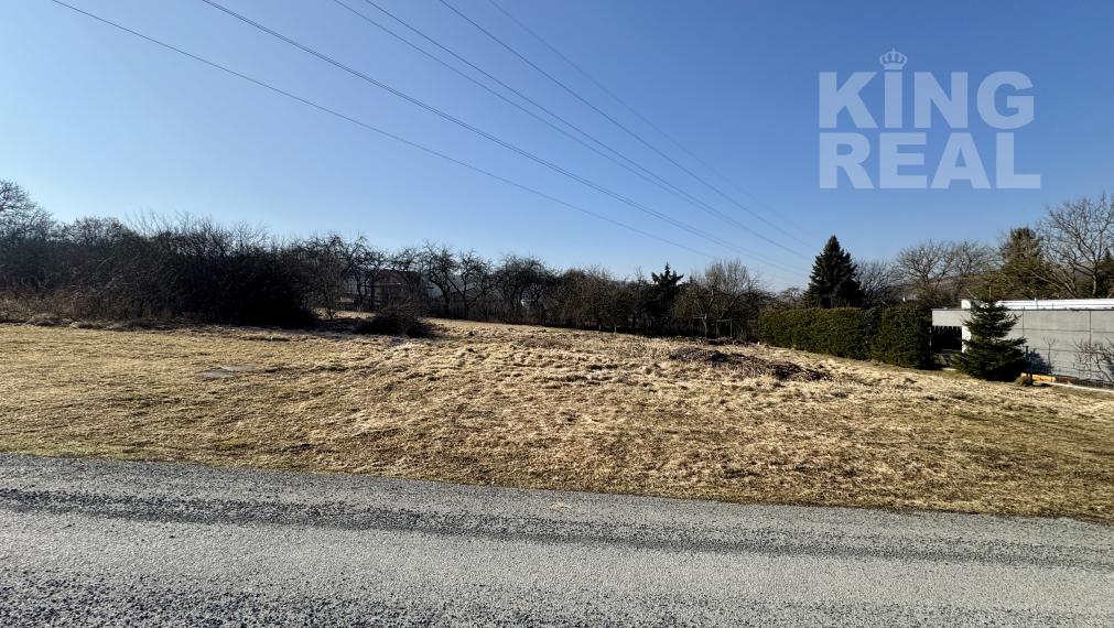 Stavebný pozemok Kanaš s asfaltovou cestou na predaj.