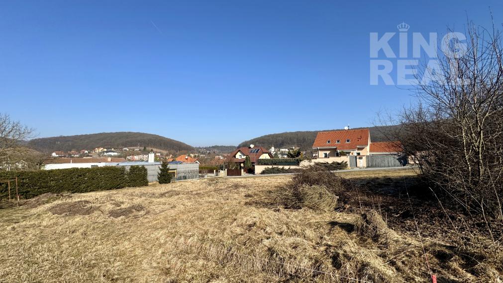 Stavebný pozemok Kanaš s asfaltovou cestou na predaj.