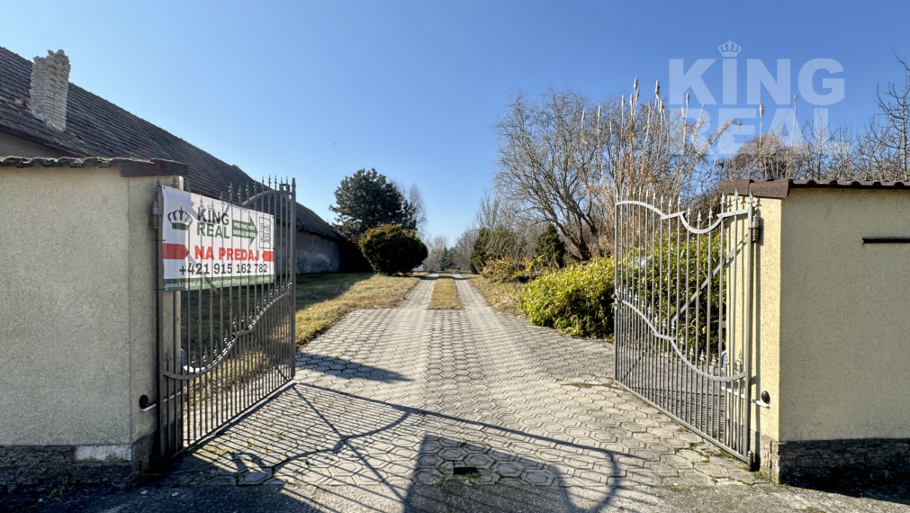 Rodinný dom Šurany - Nitriansky Hrádok s veľkým pozemkom!