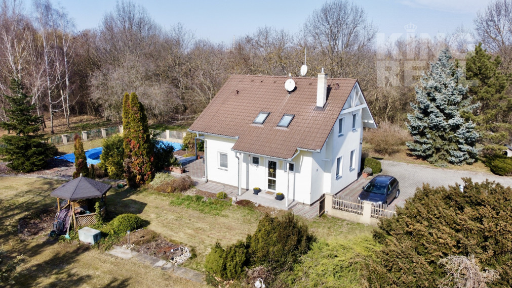 Rodinný dom Šurany - Nitriansky Hrádok s veľkým pozemkom!