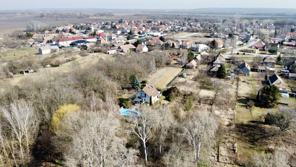 Rodinný dom Šurany - Nitriansky Hrádok s veľkým pozemkom!