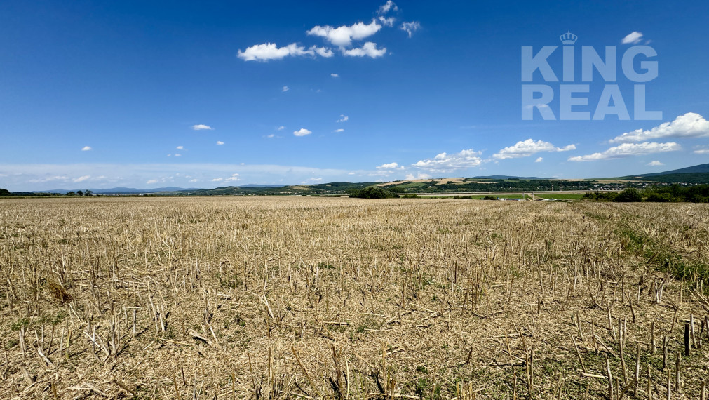 Investičný stavebný pozemok - Krásna