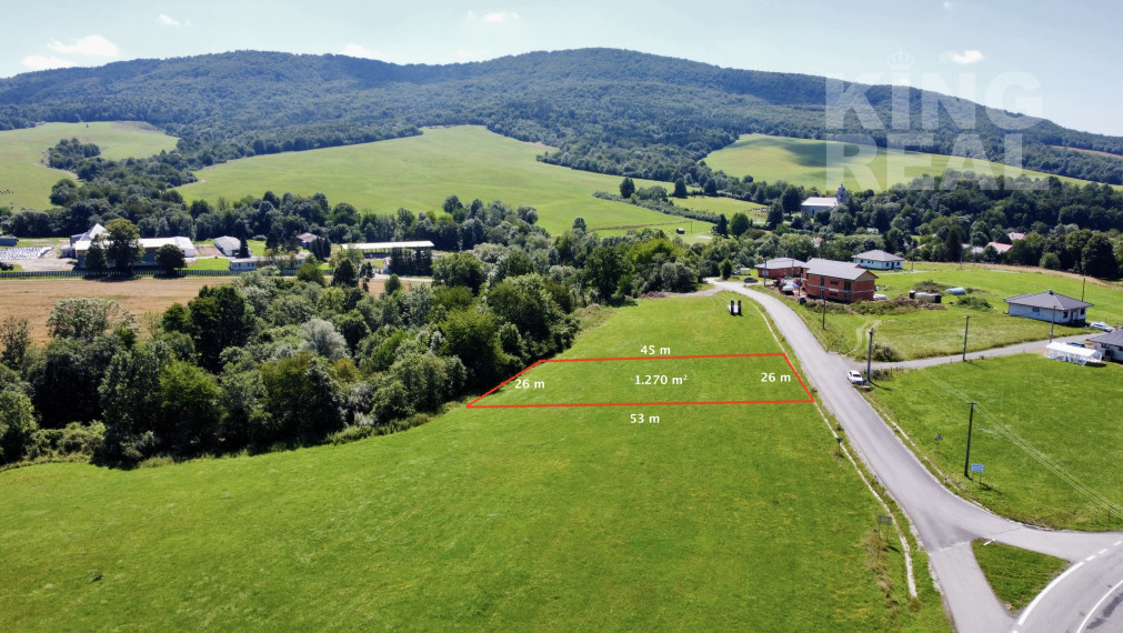 Pozemok v obci Becherov