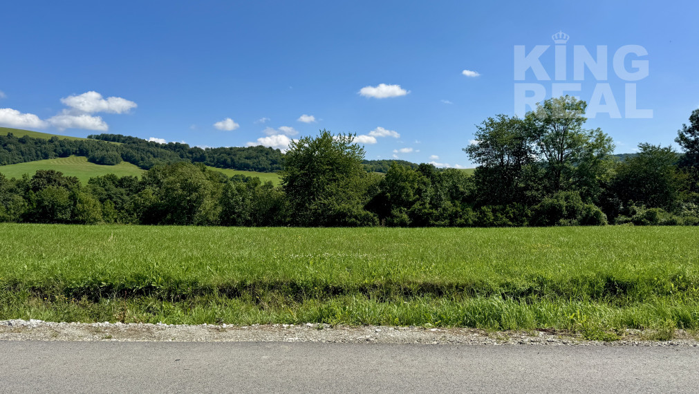 Pozemok v obci Becherov