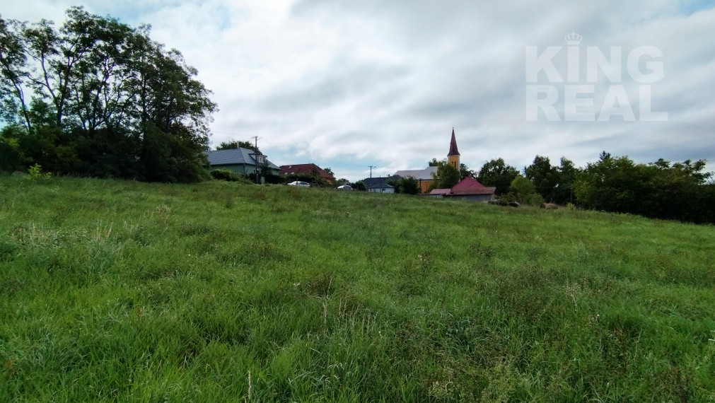 Na predaj pozemok v obci Čechy.
