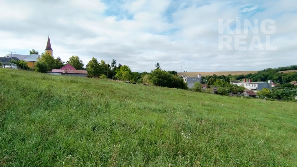 Na predaj pozemok v obci Čechy.