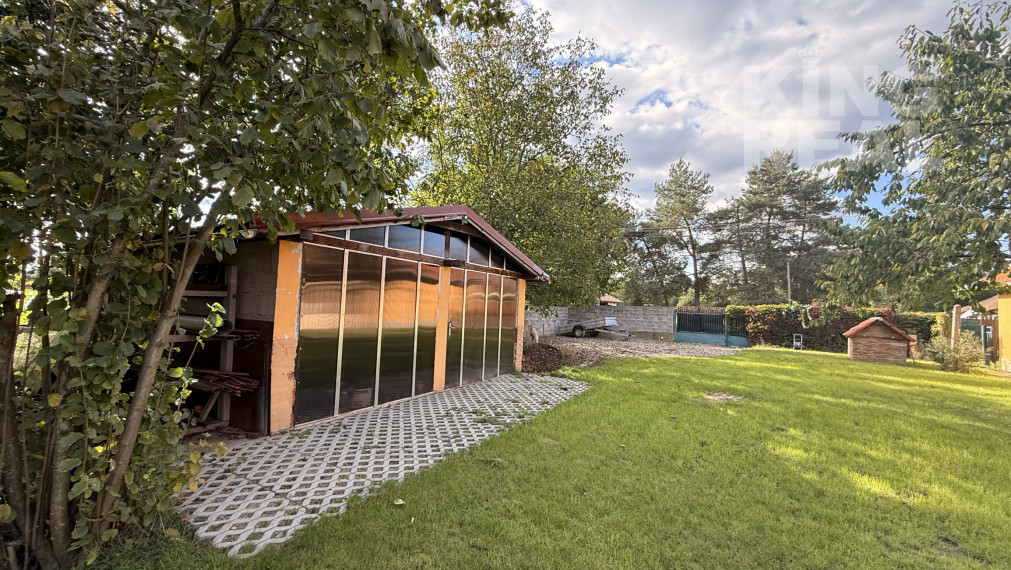 Vidiecky rodinný dom s veľkým pozemkom v obci Lok