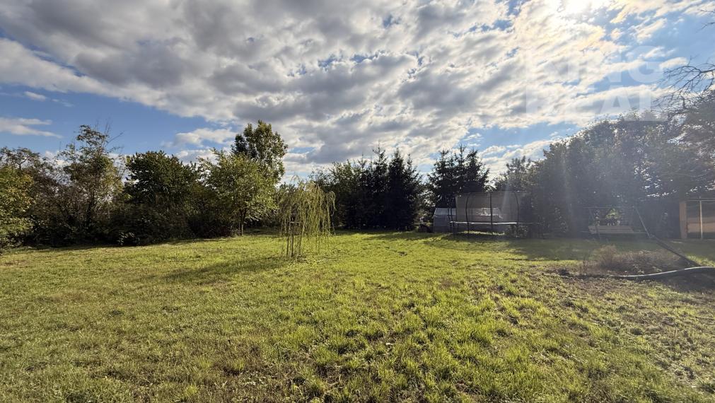 Pozemok 1055 m² – obec Lok