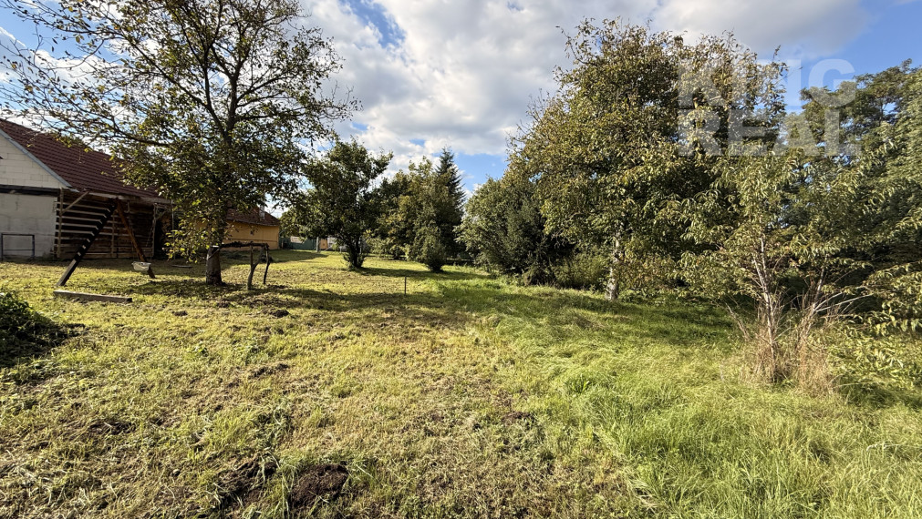 Pozemok 1055 m² – obec Lok