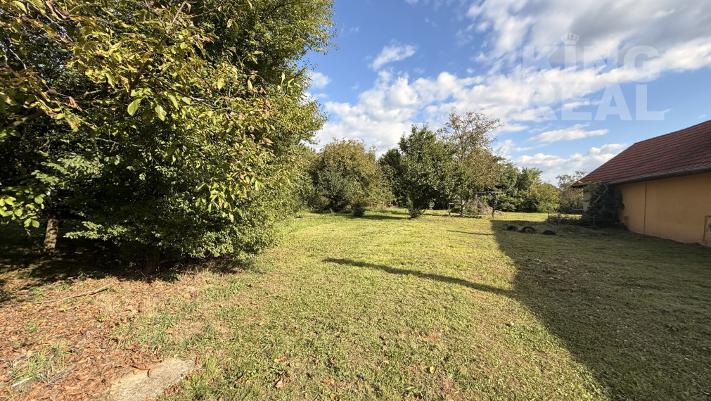 Pozemok 1055 m² – obec Lok