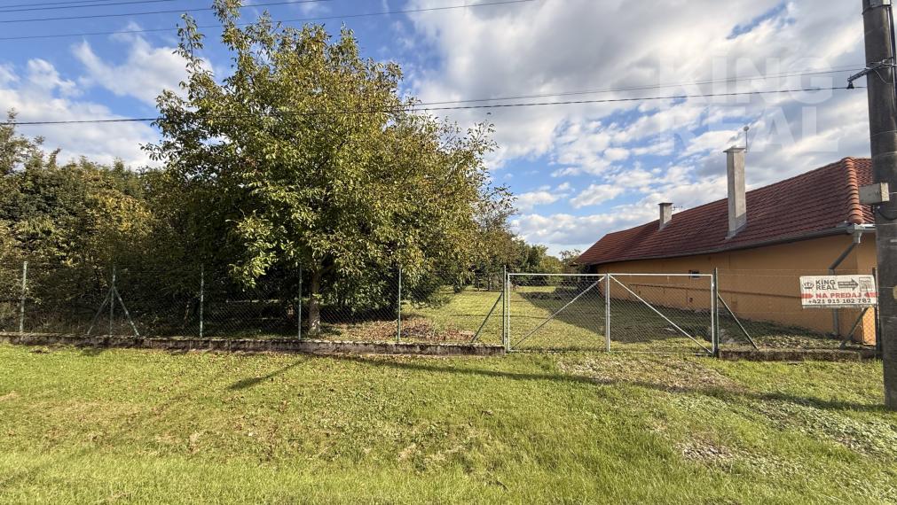 Pozemok 1055 m² – obec Lok