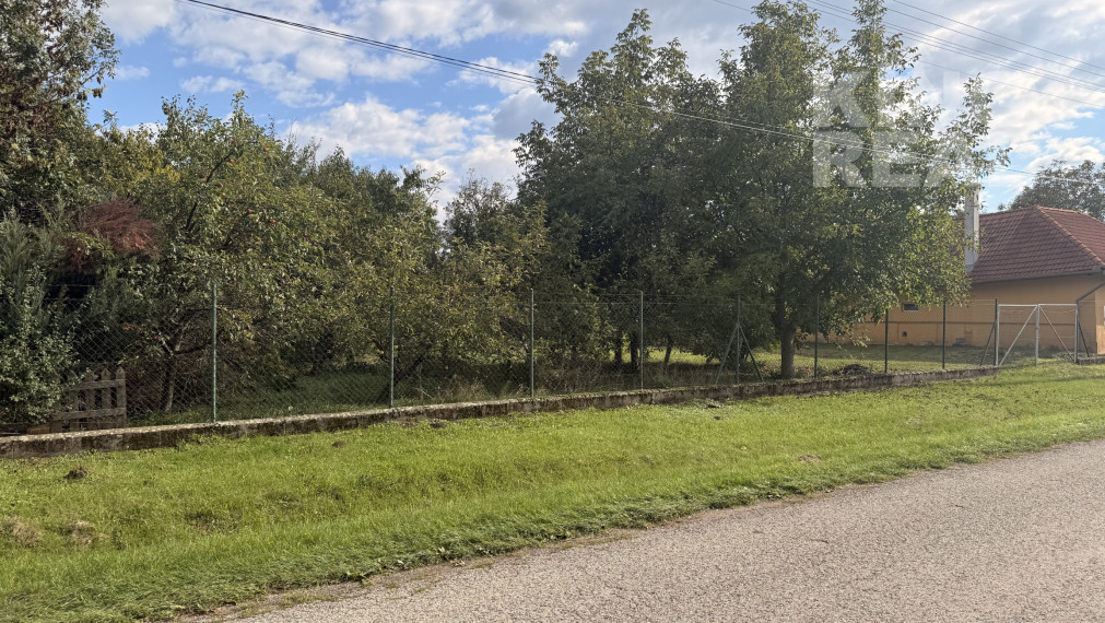 Pozemok 1055 m² – obec Lok