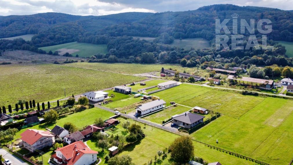 Stavebný pozemok, Komárov