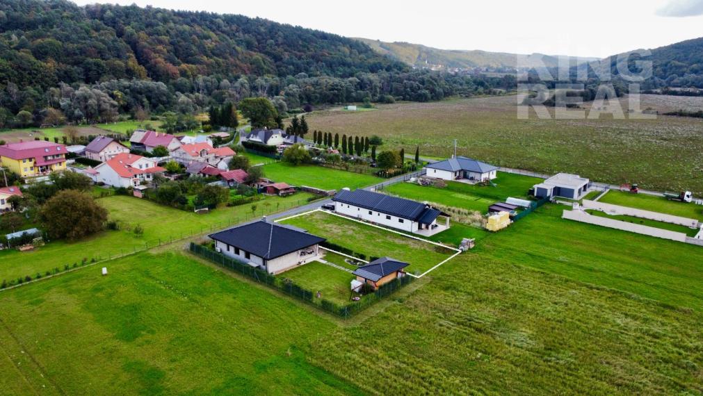 Stavebný pozemok, Komárov