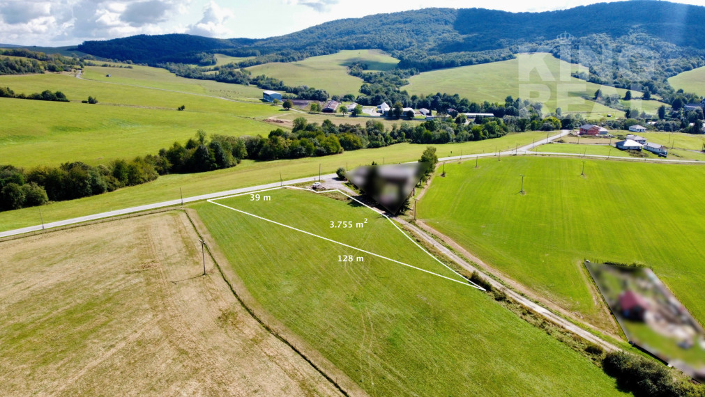 Pozemok v obci Becherov