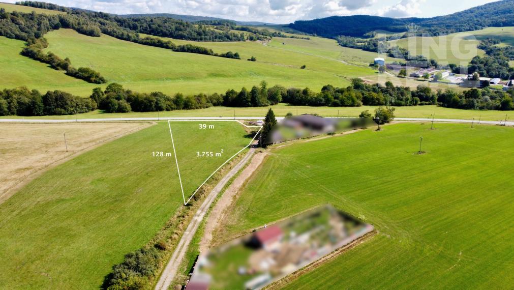 Pozemok v obci Becherov