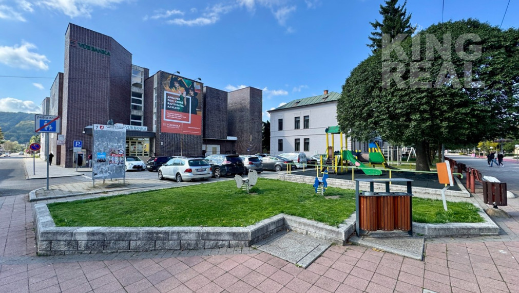 5 izbový byt s 2 kuchyňami a kúpeľňami v centre mesta Svidník